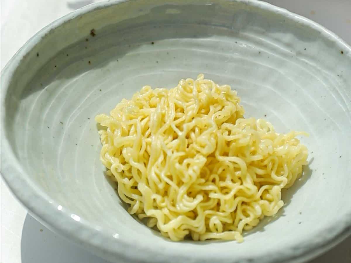 cooked ramen noodles